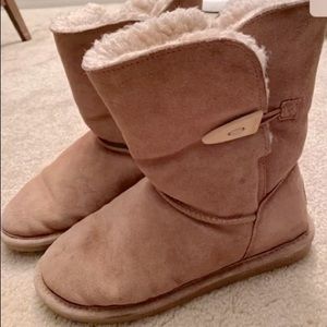 Bearpaw Boots!